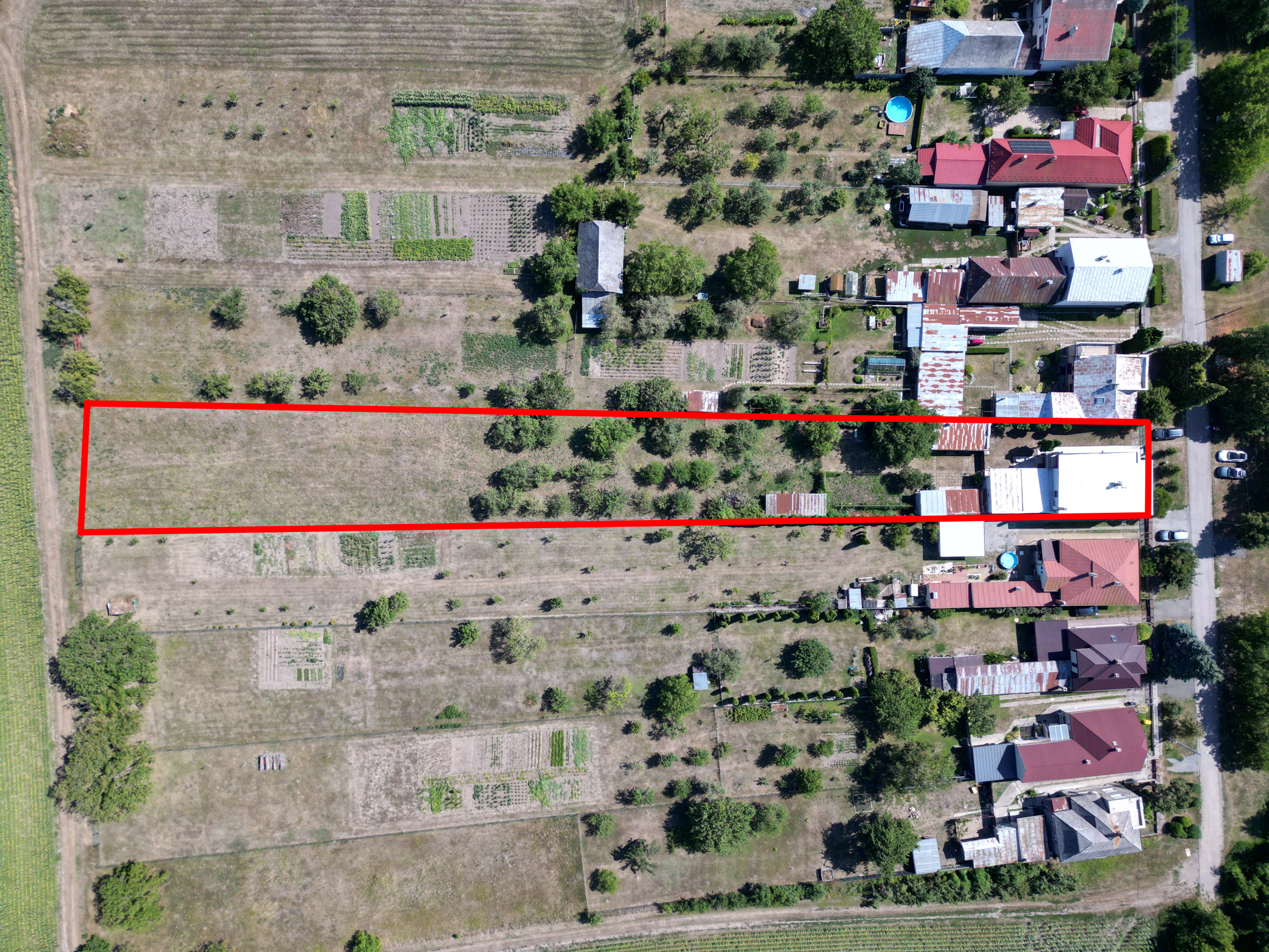 PREDAJ Obrovský investičný pozemok so starším domom